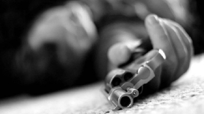 भिलाई के ट्रांजिट कैंप में एसएसबी जवान ने सर्विस रायफल से खुद को गोली मार ली, गंभीर हालत में अस्पताल में भर्ती, पुलिस मामले की जांच कर रही है।