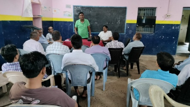 छत्तीसगढ़ टीचर्स एसोसिएशन की बागबाहरा में आयोजित बैठक में शिक्षक साथियों के असामयिक देहावसान पर शोक संतप्त परिवारों को राहत देने के उपायों पर चर्चा हुई, जिसमें जिला संयोजक लालजी साहू और ब्लॉक अध्यक्ष विनोद यादव ने भाग लिया।