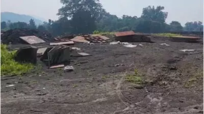 "पचरा गांव, कोरबा में एनीकट निर्माण साइट का चित्र, जहां तीन नकाबपोश लुटेरों ने सुपरवाइजर और चौकीदार को बंधक बनाकर लगभग डेढ़ लाख रुपये की निर्माण सामग्री चोरी की।"