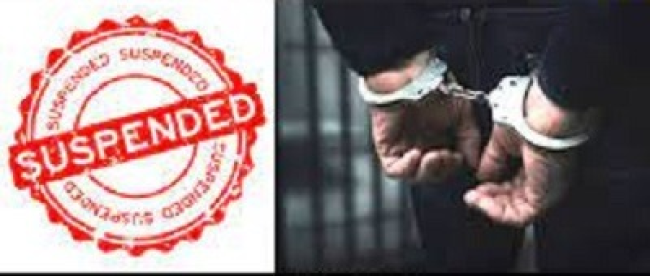 जशपुर एसपी शशिमोहन सिंह ने दो चोरों के फरार होने के मामले में कांसाबेल थाने के एएसआई और एक आरक्षक को निलंबित किया, जबकि दो अन्य पुलिसकर्मियों को लाइन अटैच कर दिया है।