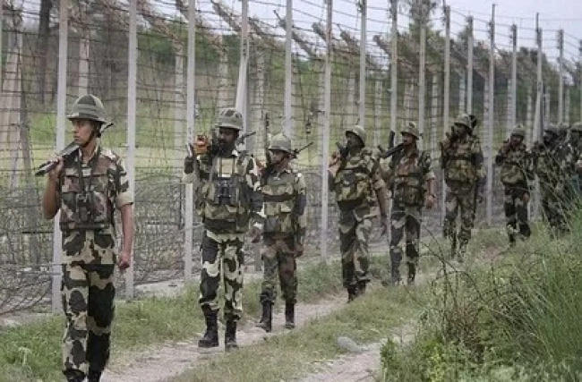 LoC: पाकिस्तान ने किया सीजफायर उल्लंघन, फिर लांघी सीमा, LoC पर गोलाबारी में BSF जवान घायल LoC: पाकिस्तान ने किया सीजफायर उल्लंघन, फिर लांघी सीमा, LoC पर गोलाबारी में BSF जवान घायल
