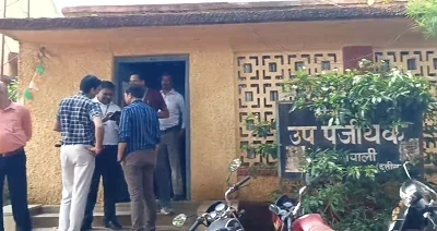 महासमुंद के सरायपाली रजिस्ट्रार ऑफिस में एसीबी की छापेमारी के दौरान उप पंजीयक पुष्पलता लिली बेग को रिश्वत लेते हुए गिरफ्तार किया गया।