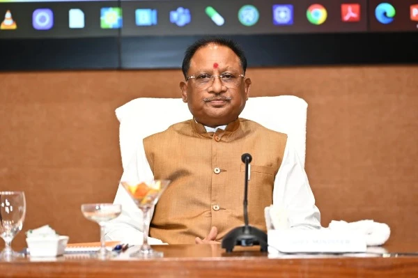 रायपुर में कलेक्टर-पुलिस अधीक्षक सम्मेलन के दौरान मुख्यमंत्री विष्णुदेव साय बिलासपुर रेंज पुलिस को निर्देशित करते हुए।