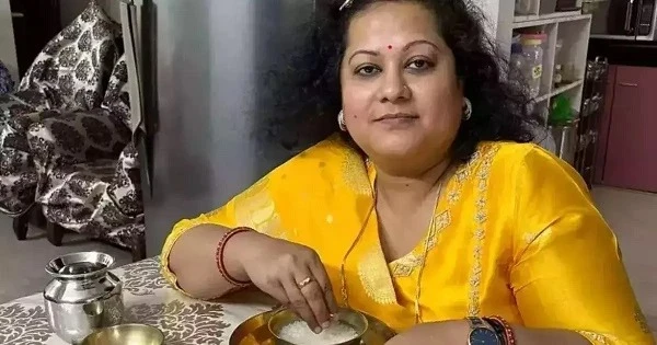 छत्तीसगढ़ में सौम्या चौरसिया की 50 से ज्यादा प्रॉपर्टी अटैच करने के बाद उनके घर पर लगा ED का बोर्ड।