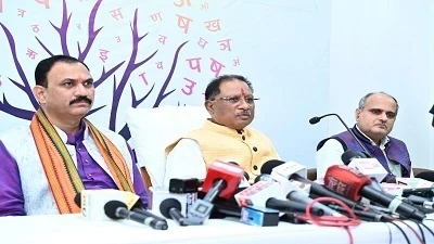 छत्तीसगढ़ में मुख्यमंत्री विष्णुदेव साय ने हिंदी में एमबीबीएस की पढ़ाई शुरू करने की घोषणा की। यह निर्णय हिंदी भाषी छात्रों के लिए चिकित्सा शिक्षा को अधिक सुलभ बनाएगा।