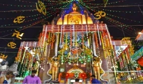 tirupati prasad controversy: आंध्र प्रदेश के प्रसिद्ध तिरुपति मंदिर में प्रसाद तैयार करने में उपयोग में लाए गए घी में बीफ मिलाने की खबर ने
