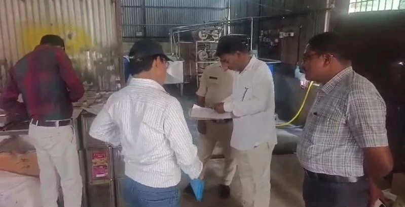 #नकलीपनीर #दुर्गसमाचार #कुम्हारीअहिवारारोड #खाद्यविभागकार्रवाई #पनीरघोटाला #फैक्ट्रीसील #त्योहारीसीजनखबर #नकलीखाद्यपदार्थ