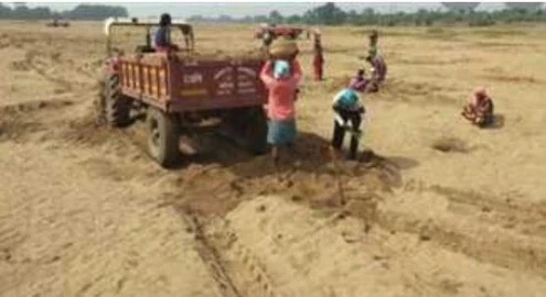 CG News: छत्तीसगढ़ के बलौदाबाजार जिले के कलेक्टर दीपक सोनी ने प्रधानमंत्री आवास योजना ग्रामीण के हितग्राहियों के लिए