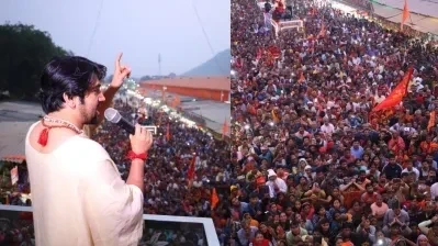 बागेश्वर धाम के पीठाधीश्वर धीरेंद्र शास्त्री हिंदू एकता पदयात्रा की शुरुआत करते हुए, हजारों श्रद्धालु उपस्थित।