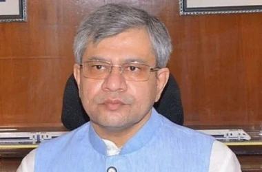 Raipur City News: रेल मंत्री अश्विनी वैष्णव 25 नवंबर को छत्तीसगढ़ दौरे पर आ रहे हैं। इस दौरान रेल मंत्री रायपुर रेलवे स्टेशन के