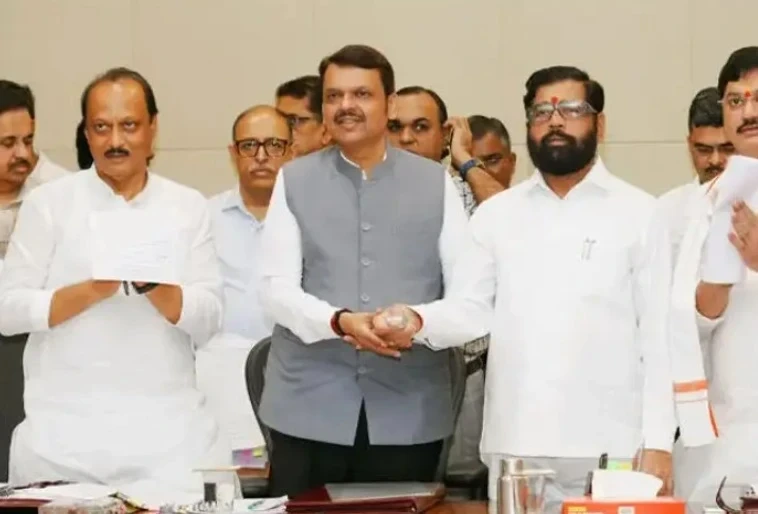 महाराष्ट्र में 29 नवंबर को शपथ ग्रहण समारोह के दौरान बीजेपी, शिवसेना शिंदे गुट और अजीत पवार गुट से विधायक शपथ लेंगे, लेकिन मुख्यमंत्री पद को लेकर अभी तक कोई अंतिम निर्णय नहीं लिया गया है।