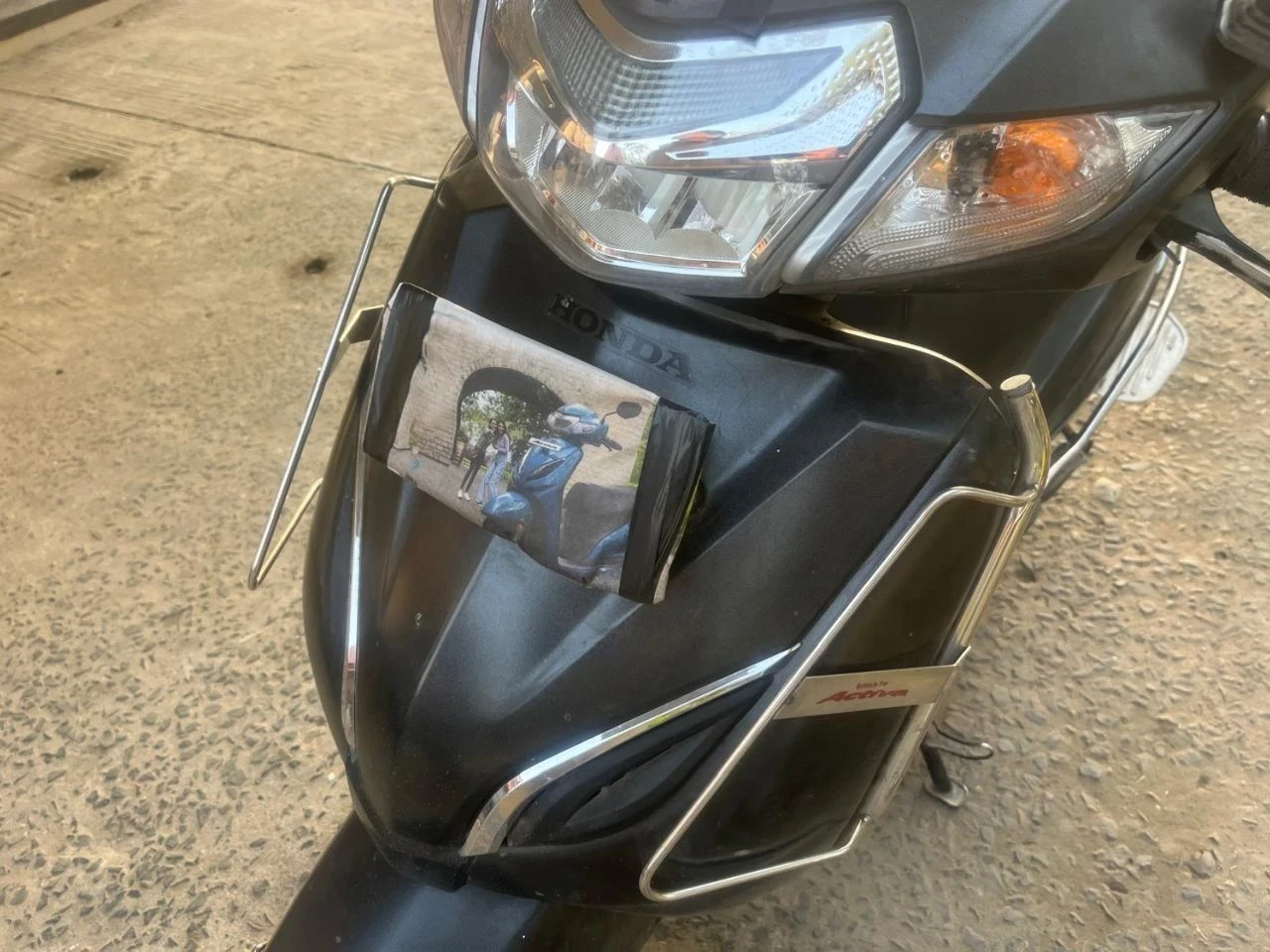 भोपाल की चुनाभट्टी थाना पुलिस ने एक आरोपी को गिरफ्तार किया है, जो लड़कियों के साथ छेड़छाड़ कर रहा था और घरों से फीमेल अंडरगारमेंट चुराता था।