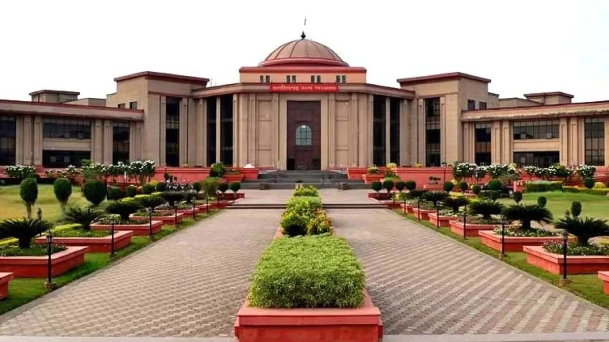 छत्तीसगढ़ हाईकोर्ट द्वारा जारी सिविल जजों के पदोन्नति और तबादला आदेश की कॉपी, जिसमें 42 सीनियर सिविल जजों को डिस्ट्रिक्ट और एडिशनल सत्र जज के रूप में पदोन्नति दी गई है।