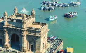 Gateway of India: मुंबई के गेटवे ऑफ इंडिया के पास बुधवार को समंदर में यात्रियों से भरी एक नाव पलट गई जिसमें नाव पर सवार सभी यात्री