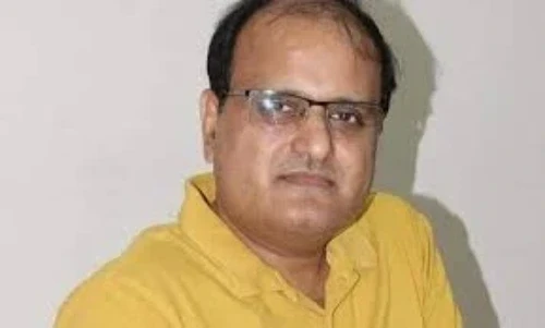 पंकज कुमार झा ने कांग्रेस पर आरोप लगाया कि एनसीईआरटी की किताबों में बाबा साहेब अंबेडकर का अपमान करने वाला कार्टून प्रकाशित किया गया था, जब कांग्रेस सत्ता में थी।