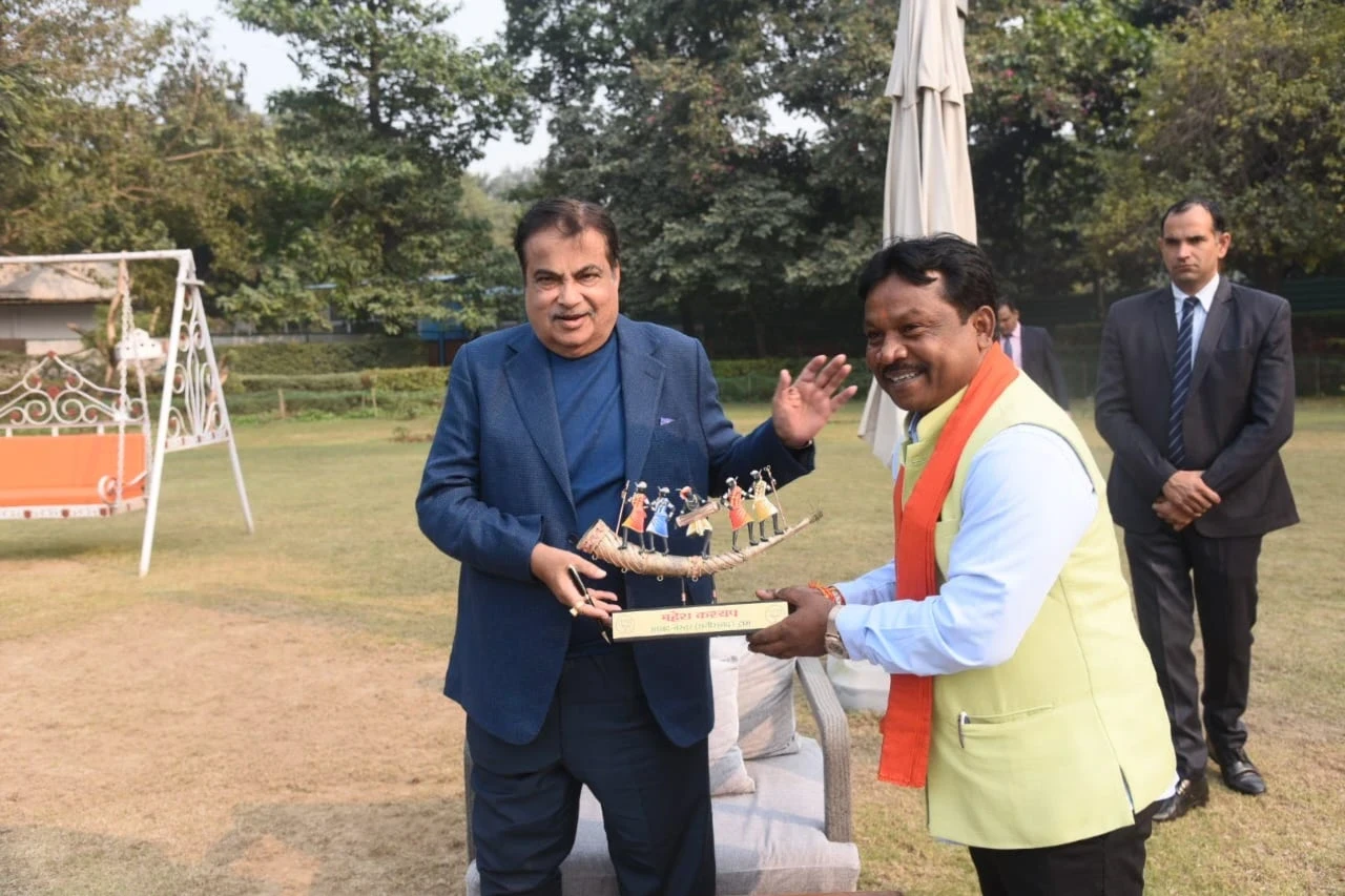 केंद्रीय मंत्री नितिन गडकरी से मिले बस्तर सांसद महेश कश्यप, लालबाग चौक में फ्लाई ओवर बनाने की मांग