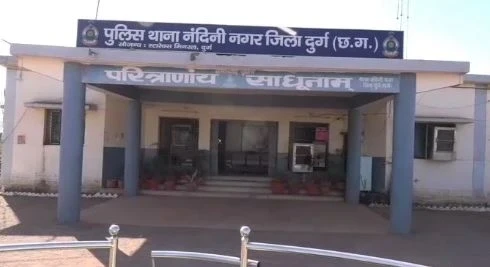 पेट्रोल पंप पर देर रात लूट, नकदी और मोबाइल लेकर फरार हुए बदमाश पेट्रोल पंप पर देर रात लूट, नकदी और मोबाइल लेकर फरार हुए बदमाश