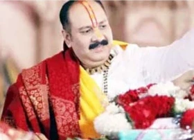 Pt. Pradeep Mishra: कथावाचक पं. प्रदीप मिश्रा ने क्रिसमस को लेकर कहा कि अपने बच्चों को लाल ड्रेस और टोपी पहनाकर जोकर मत