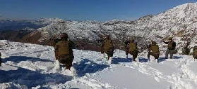 LOC: पीर पंजाल के पहाड़ों पर हुई ताजा बर्फबारी के साथ ही घुसपैठ के प्रयास में बढ़ोतरी की संभावना को देखते हुए पुंछ में नियंत्रण रेखा से सटे क्षेत्रों में सेना