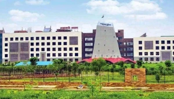 39 engineers from the Public Health Engineering Department (PHE) in Raipur have been transferred, with several junior engineers given senior roles in the recent reshuffle.