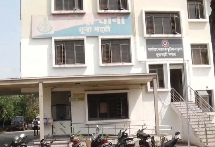 5 लाख रुपए की लूट