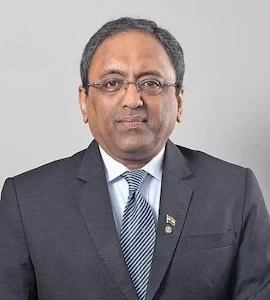 एलएंडटी के चेयरमैन एसएन सुब्रमण्यन ने सप्ताह में 90 घंटे काम करने की सलाह दी थी, जिसके बाद सोशल मीडिया पर उनकी टिप्पणी की आलोचना की गई। कंपनी ने इस पर सफाई देते हुए कहा कि यह असाधारण परिणामों के लिए असाधारण प्रयास की आवश्यकता पर आधारित था।