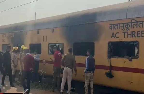 Fire breaks out in a train bogie at Durg Railway Station; fire brigade teams working to control the blaze.