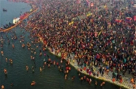 Maha Kumbh 2025: प्रयागराज में महाकुंभ की तैयारियां पूरी हो चुकी हैं और सोमवार 13 जनवरी 2025 से शुरू हो रहे इस मेले के लिए कई बजट फ्रेंडली रुकने की जगहें उपलब्ध हैं। महाकुंभ में करीब 40 करोड़ श्रद्धालुओं