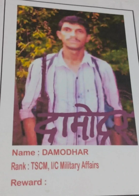 दामोदर की मां ने नक्सलियों से हिंसा छोड़ने की अपील की, उनका वीडियो संदेश वायरल हुआ।