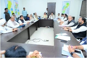 CG Big Breaking: राजधानी रायपुर में कांग्रेस के प्रदेश मुख्यालय राजीव भवन में नगरीय निकाय चुनाव में पार्टी उम्मीदवारों के चयन के लिए कांग्रेस की अहम बैठक जारी है। बैठक में कांग्रेस के प्रदेश प्रभारी सचिन पायलट, पीसीसी