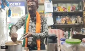 Brand Modi: भारतीय जनता पार्टी ने रविवार को छत्तीसगढ़ की 10 प्रमुख नगर निगमों में महापौर पद के लिए प्रत्याशियों की घोषणा कर दी है। रायगढ़ नगर निगम से भाजपा ने चाय बेचने वाले जीवर्धन चौहान को