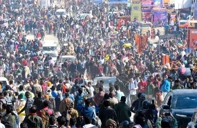 Mauni Amavasya Mahakumbh: महापर्व महाकुंभ का दिव्य-भव्य आयोजन प्रयागराज में संगम तट पर हो रहा है। महाकुंभ में त्रिवेणी संगम में अब तक 13 करोड़ से ज्यादा श्रद्धालु संगम में स्नान कर चुके हैं। आगामी 29 जनवरी को महाकुंभ के सबसे बड़े