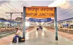 Kumbh Mela Special Train: प्रयाग राज में महाकुंभ मेले के दौरान श्रद्धालुओं को अधिक से अधिक कन्फर्म बर्थ/सीट की सुविधा उपलब्ध कराने के लिए दक्षिण पूर्व मध्य रेलवे से पाँच कुंभ मेला स्पेशल ट्रेनें चलेंगी।