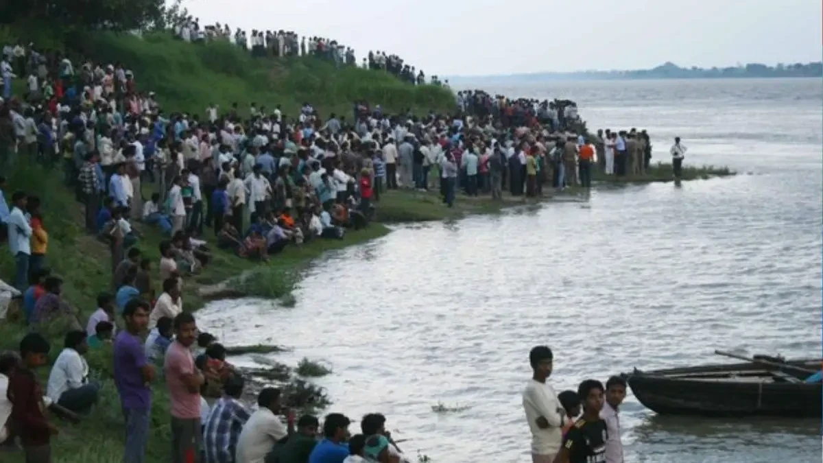 Boat capsized in Varanasi