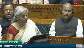 Union Budget 2025 Live: नई दिल्ली। संसद में वित्त मंत्री ने अपने बटज भाषण में कई बड़े ऐलान किए हैं। महिला उद्यमियों के लिए नई स्कीम, एक्सपोर्ट MSMEs के लिए 20 करोड़ तक का लोन, किसान क्रेडिट कार्ड की लिमिट