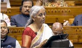 Budget 2025: केंद्रीय वित्त मंत्री निर्मला सीतारमण ने आज शनिवार को संंसद में अपना आठवां बजट पेश किया। वित्त वर्ष 2025-25 के लिए पेश किए गए बजट में उन्होंने देश के विभिन्न क्षेत्रों में विकास के लिए कई बड़े-बड़े ऐलान किए हैं।