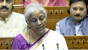 Union Budget 2025: वित्त मंत्री निर्मला सीतारमण ने शनिवार को बजट पेश किया। ये बतौर वित्त मंत्री उनका 8वां बजट है। इस बजट में देश को आर्थिक रूप से मजबूत बनाने पर खास फोकस नजर आया। इसके लिए सरकार का ध्यान मैन्यूफैक्चरिंग