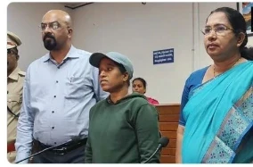 Karnataka state became Naxal-free: कर्नाटक की अंतिम नक्सली लक्ष्मी ने रविवार को उडुपी की डिप्टी कमिश्नर विद्या कुमारी और एसपी अरुण के. की मौजूदगी में बिना शर्त सरेंडर कर दिया। पुलिस के मुताबिक लक्ष्मी पर तीन