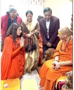 Bollywood actress Ishika Taneja: प्रयागराज के त्रिवेणी संगम में इस बार साधु संतों के साथ-साथ कई चेहरे चर्चा में बने हुए हैं। संगम के अमृत जल में डुबकी लगाने के लिए देश-विदेश से लोग आ रहे हैं। इन दिनों बॉलीवुड एक्ट्रेस ममता