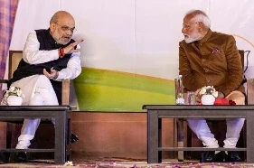 Delhi New CM: दिल्ली विधानसभा चुनाव में बीजेपी की जबरदस्त जीत के बाद मुख्यमंत्री को लेकर पिछले कई दिनों से चर्चा है। बता दें कि प्रधानमंत्री नरेंद्र मोदी के विदेश दौरे से लौटने के बाद अब सीएम को लेकर फैसला किया जाएगा। सूत्रों के हवा