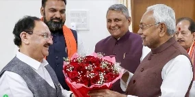 nitish cabinet expansion: बिहार में बुधवार (26 फरवरी) को शाम 4 बजे 'नीतीश कैबिनेट' का विस्तार होगा। मंत्रिमंडल विस्तार के लिए राजभवन को चिट्‌ठी भेजी गई है। मुख्य सचिव एस सिद्धार्थ राजभवन पहुंचे हैं। खबर है कि नीतीश कुमार ने उन्हें लिस्ट