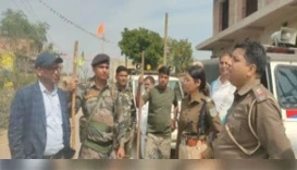 Jharkhand News: झारखंड के हजारीबाग में शिवरात्रि पर झंडा और चोंगा लगाने को लेकर दो समुदायों में भीषण झड़प हो गई। इचाक थाना क्षेत्र के डुमरौन स्थित हिंदुस्तान चौक पर दो समुदायों के बीच जमकर पत्थरबाजी हुई है जिसके बाद