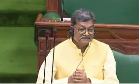 Chhattisgarh Assembly Budget Session: बजट सत्र के तीसरे दिन प्रश्नकाल में नेता प्रतिपक्ष चरणदास महंत ने वाणिज्य और उद्योग मंत्री लखनलाल में वित्तीय कारणों से बंद उद्योग को लेकर गरमा गरम बहस हुई। महंत ने कहा, मैंने मंत्री जी से पूछा कि