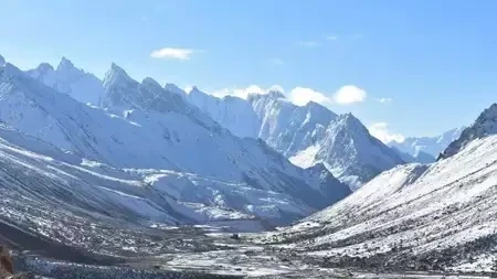 बद्रीनाथ में बड़ा हादसा: माणा गांव के करीब ग्लेशियर टूटा