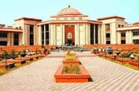 CG liquor scam: छत्तीसगढ़ के ​बहुचर्चित शराब घोटाला मामले में आबकारी विभाग के निलंबित अफसर अरुणपति त्रिपाठी की क्रिमिनल रिवीजन पर हाईकोर्ट में सुनवाई हुई। इस मामले में हाई कोर्ट ने ईओडब्ल्यू को नोटिस जारी कर दो सप्ताह में