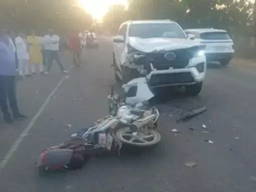 जगदलपुर-बीजापुर नेशनल हाईवे पर भीषण हादसा