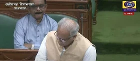 Chhattisgarh Vidhabsabha Session 2025: छत्तीसगढ़ विधानसभा बजट सत्र में शुक्रवार को प्रश्नकाल में पीएम आवास योजना को लेकर विपक्ष ने जमकर हंगामा मचाया। मंत्री विजय शर्मा के जवाब से असंतुष्ट विपक्ष ने शोरगुल