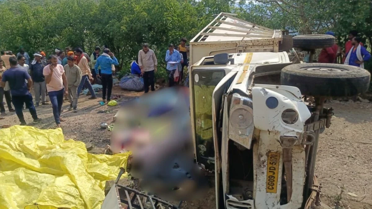 CG Accident: कवर्धा में भीषण हादसा: सरोधा के पास पलानी घाट में पिकअप वाहन पलटी, 2 की मौत, ढाई दर्ज़न से अधिक घायल CG Accident: कवर्धा में भीषण हादसा: सरोधा के पास पलानी घाट में पिकअप वाहन पलटी, 2 की मौत, ढाई दर्ज़न से अधिक घायल
