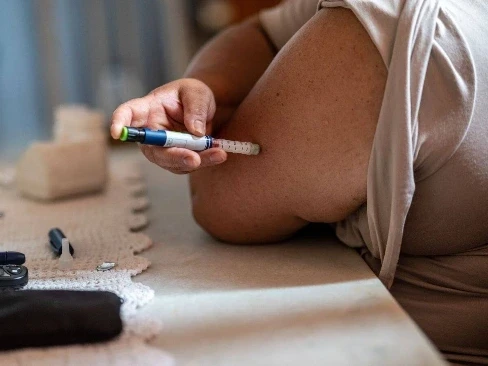 Weight loss medicine: मोटापे से परेशाने भारतीयों के लिए अच्छी खबर है। अमेरिकी दवा निर्माता एली लिली एंड कंपनी ने गुरुवार को भारत में अपनी वजन घटाने की द