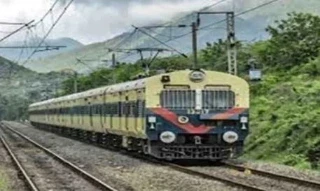 PM Modi will flag off Raipur-Abhanpur MEMU train: प्रधानमंत्री नरेंद्र मोदी 30 अप्रैल को छत्तीसगढ़ प्रवास पर होंगे। इस दौरान वे बिलासपुर में कार्यक्रम में अनेक विकास कार्यों की लोकार्पण करेंगे। प्रधानमंत्री नरेंद्र मोदी मंदिर हसौद- केंद्री- अभन